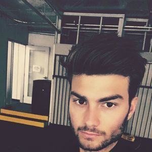 Meet your Posher, Romain